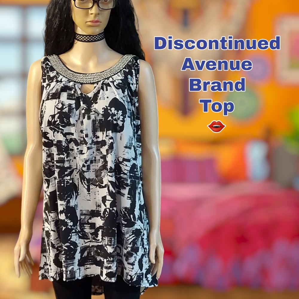 Avenue Brand Discontinued Black and White Tank Top.👄👍🏾